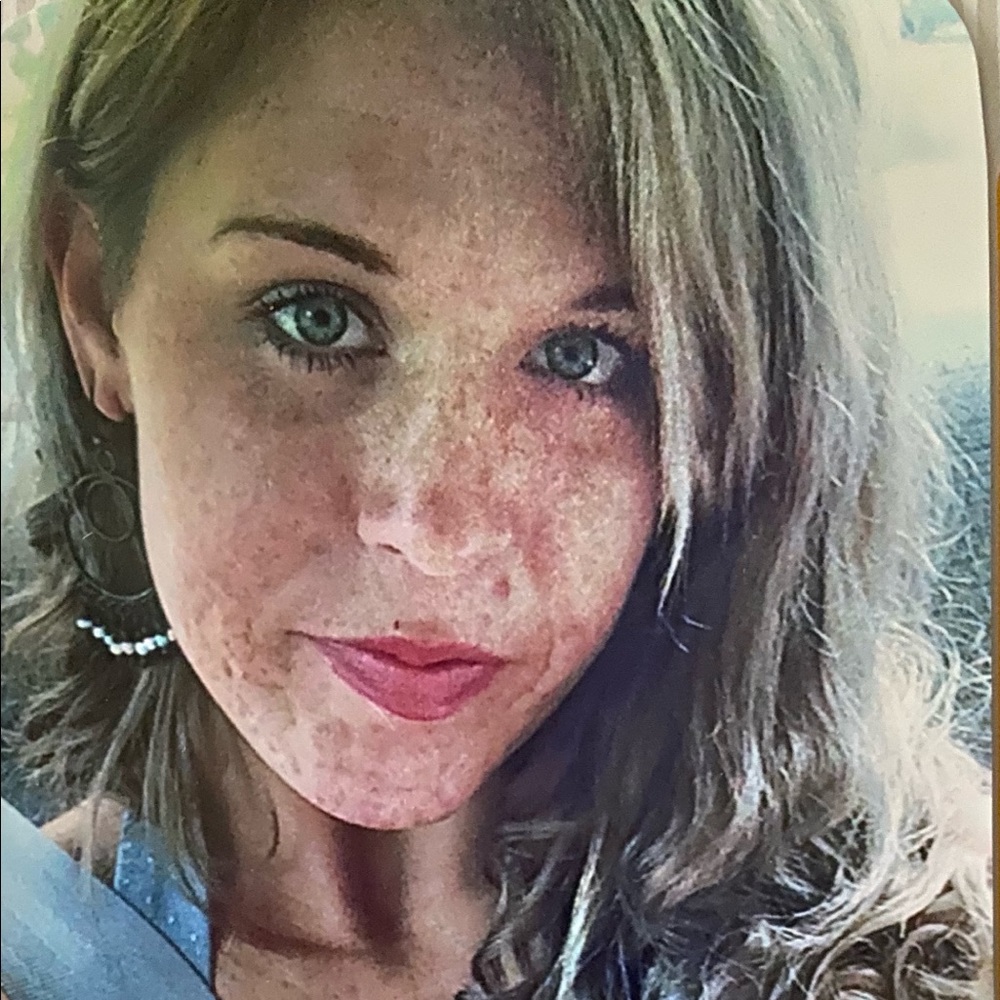 Meet your Posher, Elizabeth